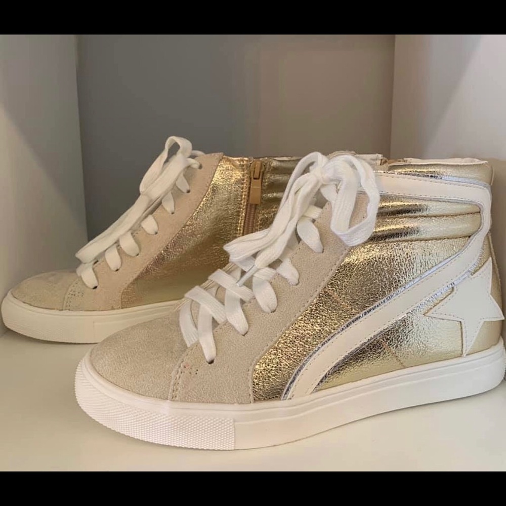 NWT hi top metallic trendy shoes.